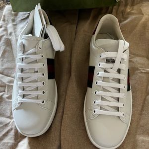 Gucci ace sneaker with 🐝